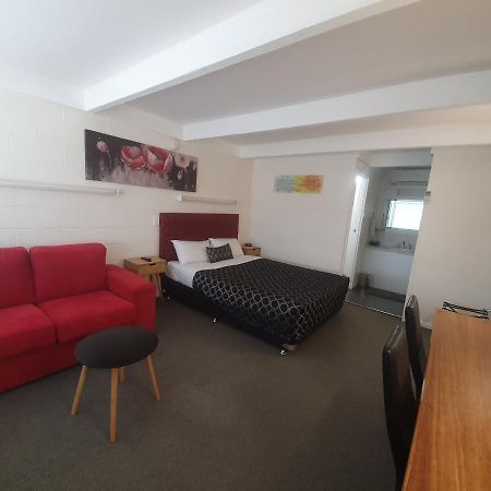 Charles Sturt Motor Inn ウェスト・ワイアロング エクステリア 写真