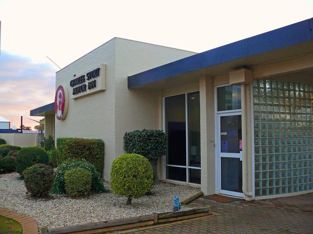 Charles Sturt Motor Inn ウェスト・ワイアロング エクステリア 写真