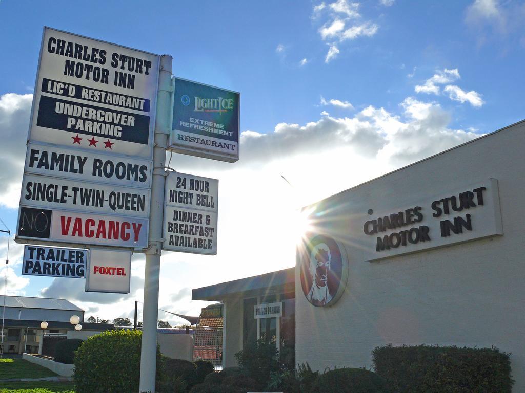 Charles Sturt Motor Inn ウェスト・ワイアロング エクステリア 写真