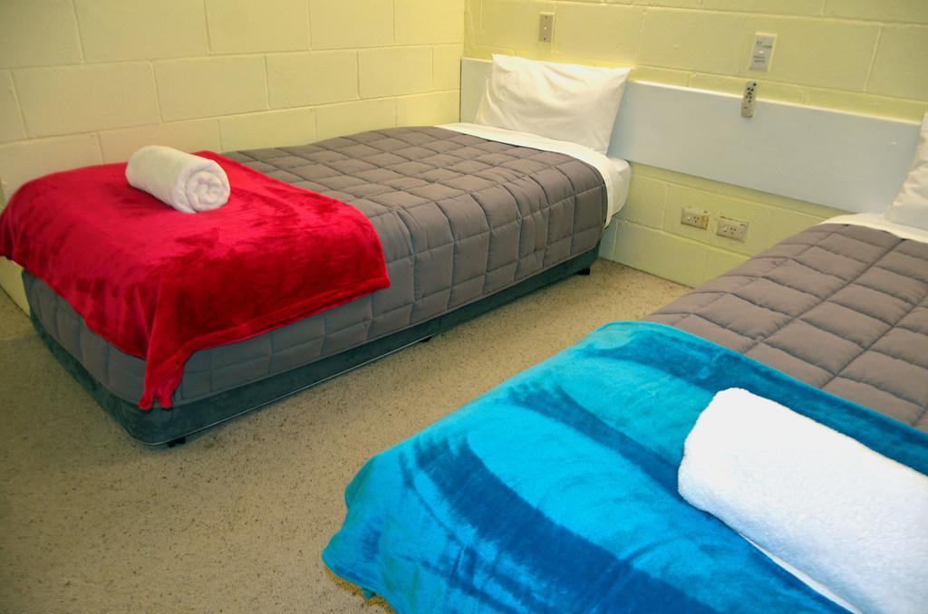 Charles Sturt Motor Inn ウェスト・ワイアロング エクステリア 写真