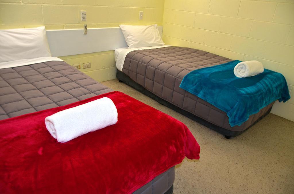 Charles Sturt Motor Inn ウェスト・ワイアロング エクステリア 写真